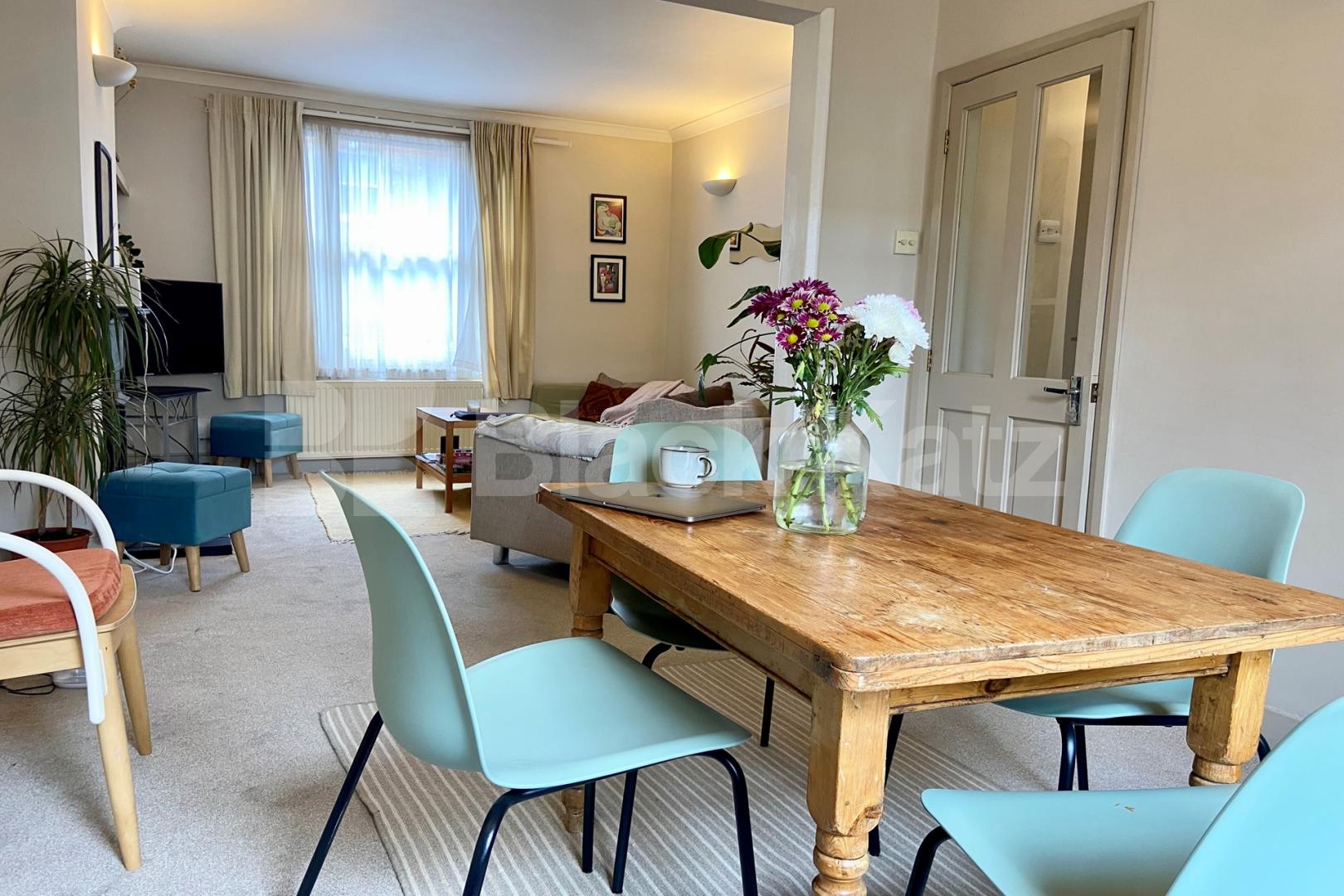 Bright & airy, offering approximately 1050 Sq. Ft.of living & entertaining space Henshaw Street, Elephant and Castle